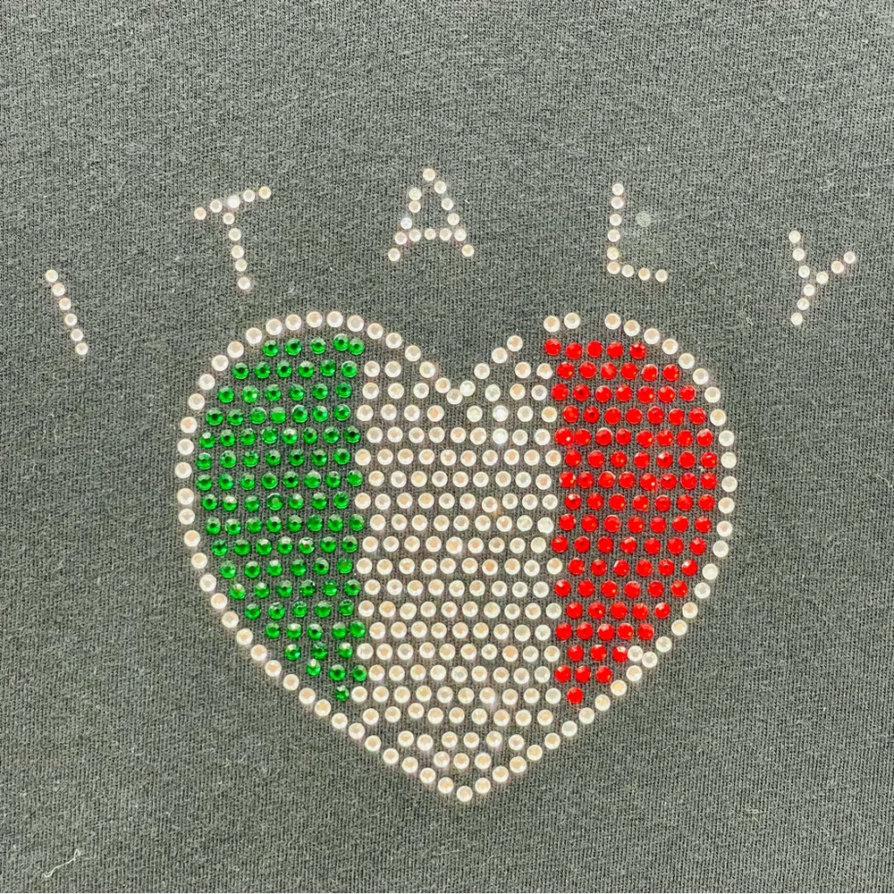 Women's NWOT Fashion Gear Italian Heart Vee Neck Tshirt S